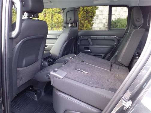 2025 Land Rover Defender 130 P400 X-Dynamic SE