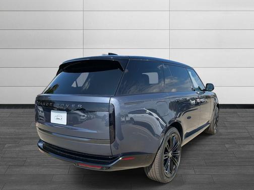 2025 Land Rover Range Rover P400 SE 7 Seat