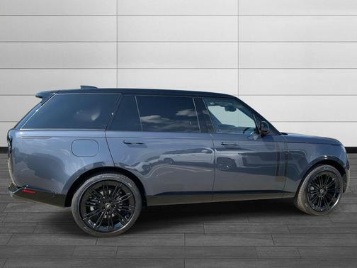 2025 Land Rover Range Rover P400 SE 7 Seat