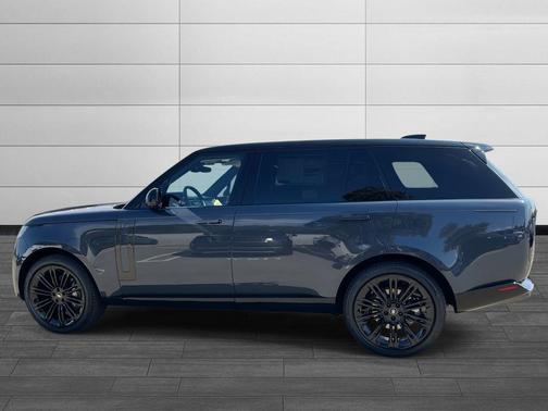 2025 Land Rover Range Rover P400 SE 7 Seat