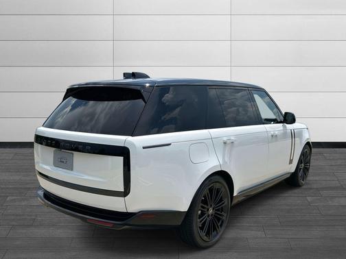 2025 Land Rover Range Rover P530 SE 7 Seat