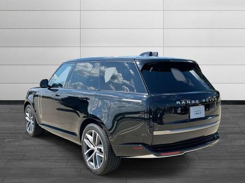 2025 Land Rover Range Rover P550e SE