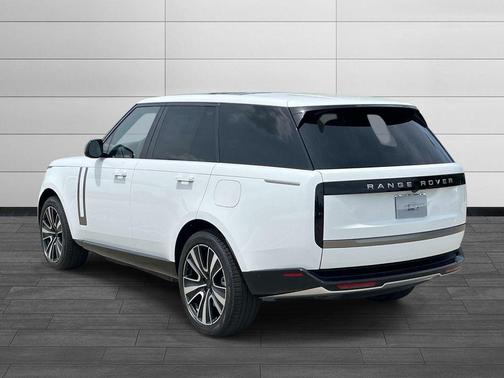 White 2026 Land Rover Range Rover P550e SE