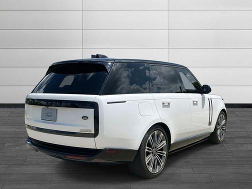 2023 Land Rover Range Rover P530 SE