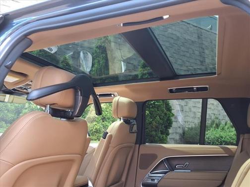 2025 Land Rover Range Rover P550e SE