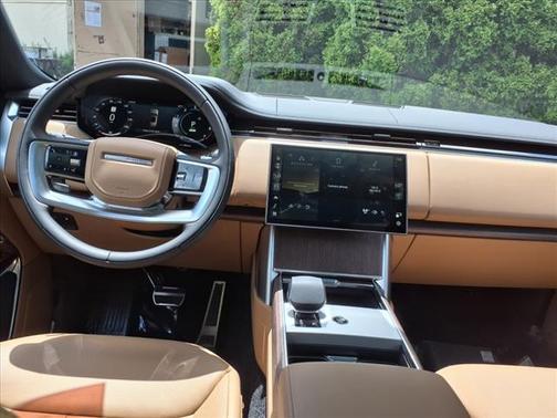 2025 Land Rover Range Rover P550e SE