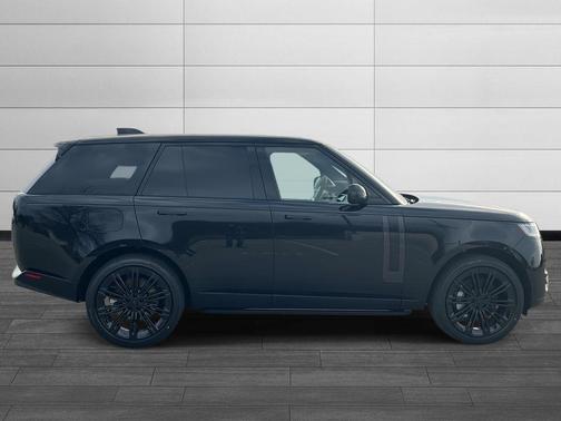 2026 Land Rover Range Rover P530 SE