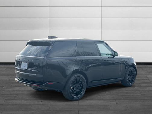 2026 Land Rover Range Rover P530 SE