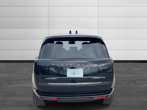 2026 Land Rover Range Rover P530 SE