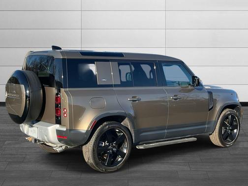 2024 Land Rover Defender 110 P500 SE