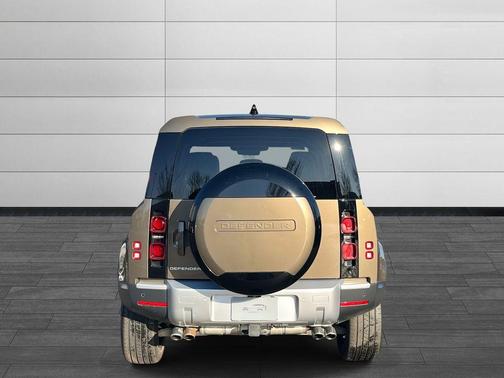 2024 Land Rover Defender 110 P500 SE