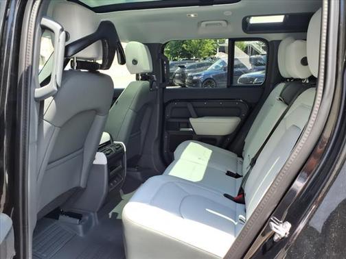 2025 Land Rover Defender 110 P300