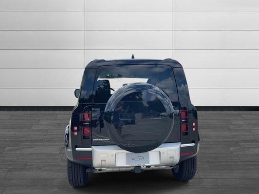 2025 Land Rover Defender 110 P300
