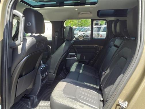 2020 Land Rover Defender 110 SE