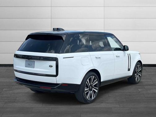 White 2023 Land Rover Range Rover P400 SE