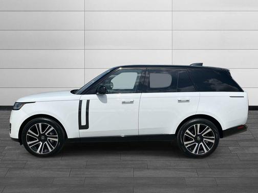 White 2023 Land Rover Range Rover P400 SE