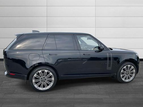 2025 Land Rover Range Rover P530 SE