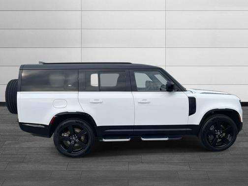 2023 Land Rover Defender 130 X-Dynamic SE