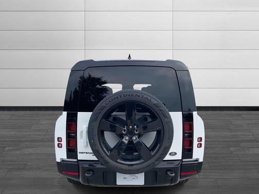 2023 Land Rover Defender 130 X-Dynamic SE