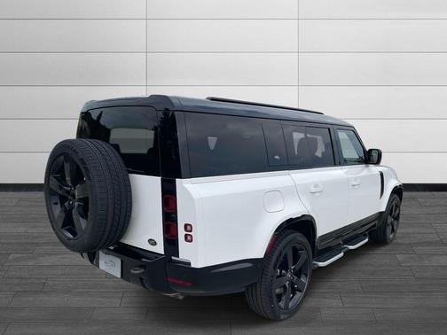 2023 Land Rover Defender 130 X-Dynamic SE