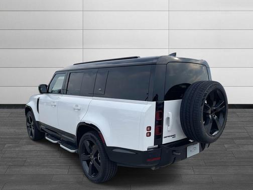 2023 Land Rover Defender 130 X-Dynamic SE