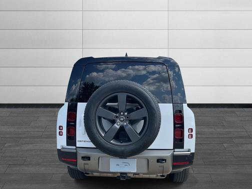 2024 Land Rover Defender 130 P400 X-Dynamic SE