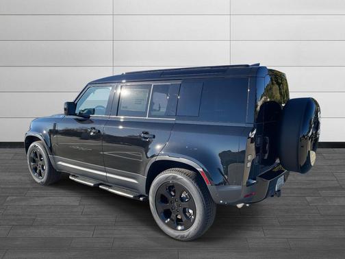 Santorini Black Metallic 2026 Land Rover Defender S
