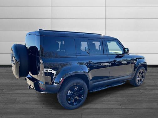 Santorini Black Metallic 2026 Land Rover Defender S