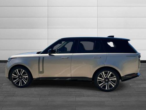 Gold 2023 Land Rover Range Rover P530 SE