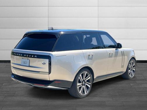 Gold 2023 Land Rover Range Rover P530 SE