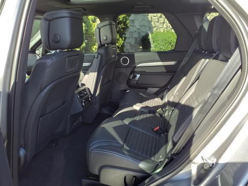 2025 Land Rover Discovery P360 Dynamic SE