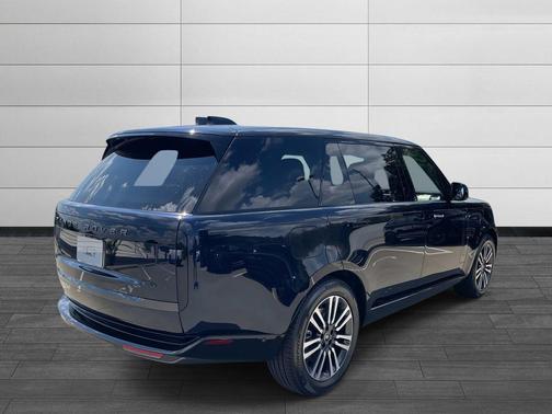 2025 Land Rover Range Rover P530 SE 7 Seat