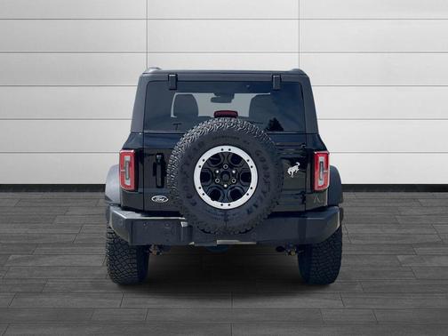 SHADOW BLACK 2024 Ford Bronco Outer Banks