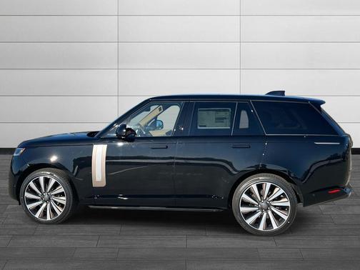 2026 Land Rover Range Rover P615 SV