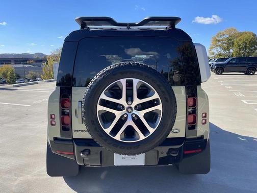 2023 Land Rover Defender 110 X-Dynamic SE