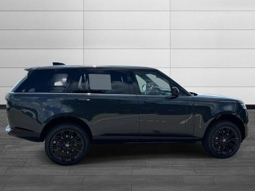 2025 Land Rover Range Rover P400 SE 7 Seat