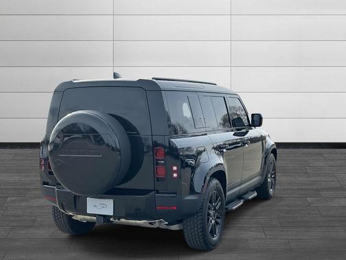 2025 Land Rover Defender 110 P300