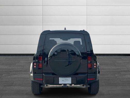 2025 Land Rover Defender 110 P300