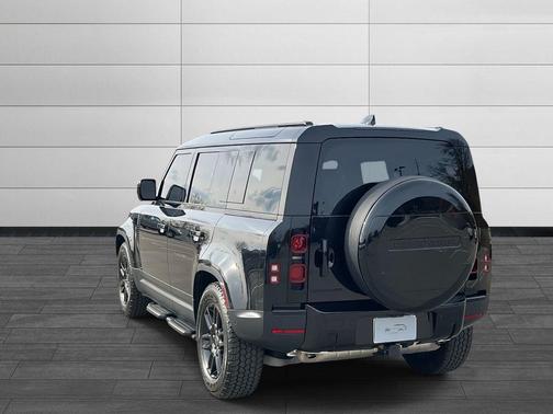 2025 Land Rover Defender 110 P300