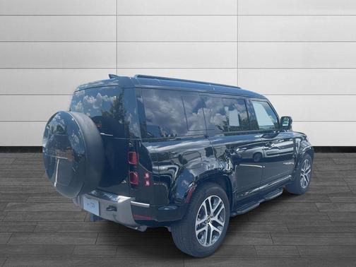 2025 Land Rover Defender 110 P400 X-Dynamic SE