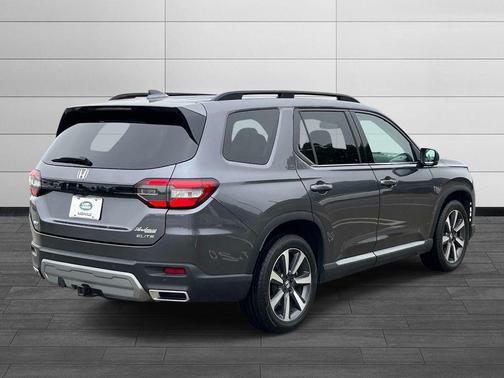 Gray 2023 Honda Pilot AWD Elite