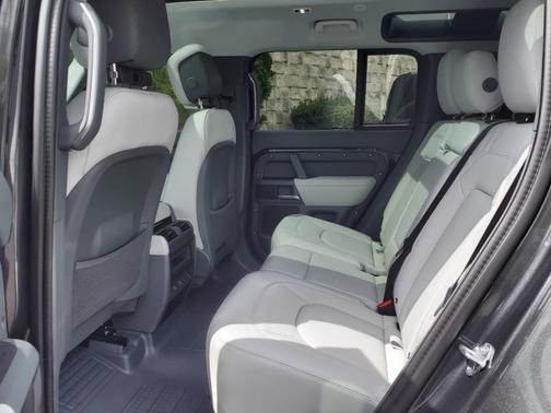 2025 Land Rover Defender 110 P300