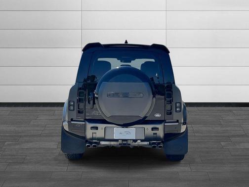 Carpathian Grey Premium Metallic 2023 Land Rover Defender 110 Carpathian Edition
