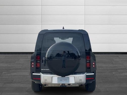 2024 Land Rover Defender 130 P400 S