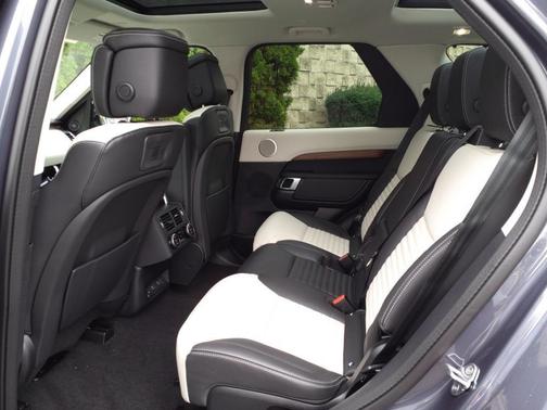 2025 Land Rover Discovery P360 Dynamic SE