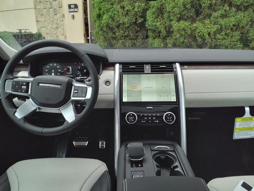 2025 Land Rover Discovery P360 Dynamic SE