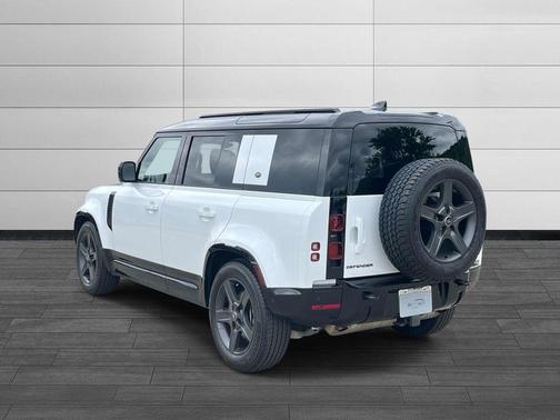 Fuji White 2024 Land Rover Defender 110 P400 X-Dynamic SE