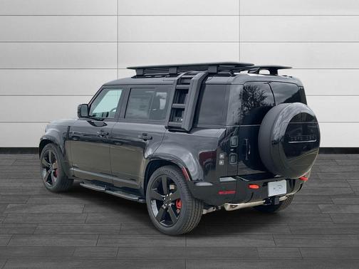 Santorini Black Metallic 2026 Land Rover Defender P400 X