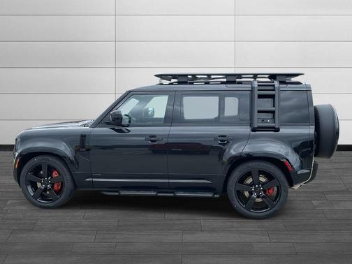 Santorini Black Metallic 2026 Land Rover Defender P400 X