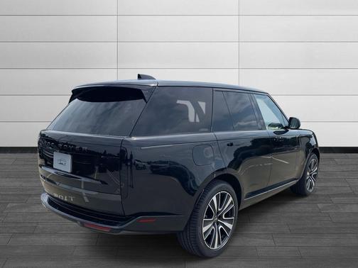 2025 Land Rover Range Rover P530 SE